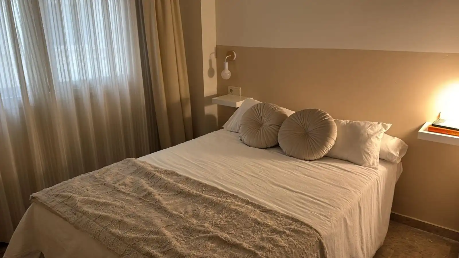 Schlafzimmer von Wohnungen zur Miete in Mijas mit Klimaanlage, Terrasse und Möbliert