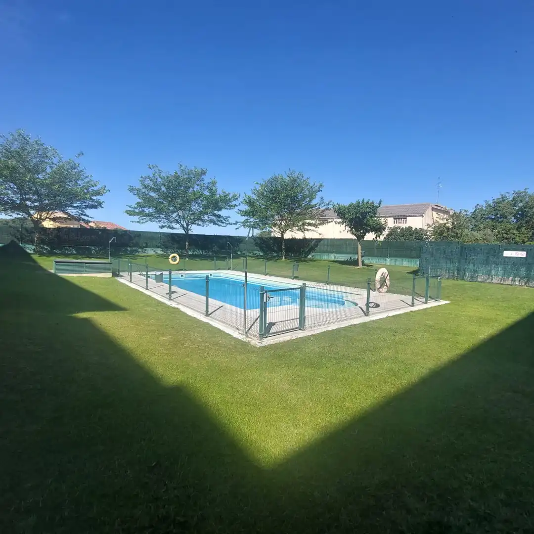 Piscina de Piso en venta en Grañón con Jardín privado, Terraza y Piscina