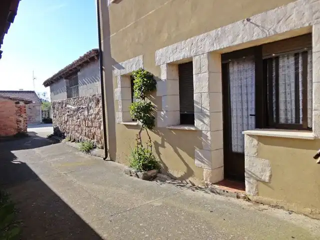 Vista exterior de Casa o chalet en venta en Cascajares de la Sierra con Trastero y Amueblado
