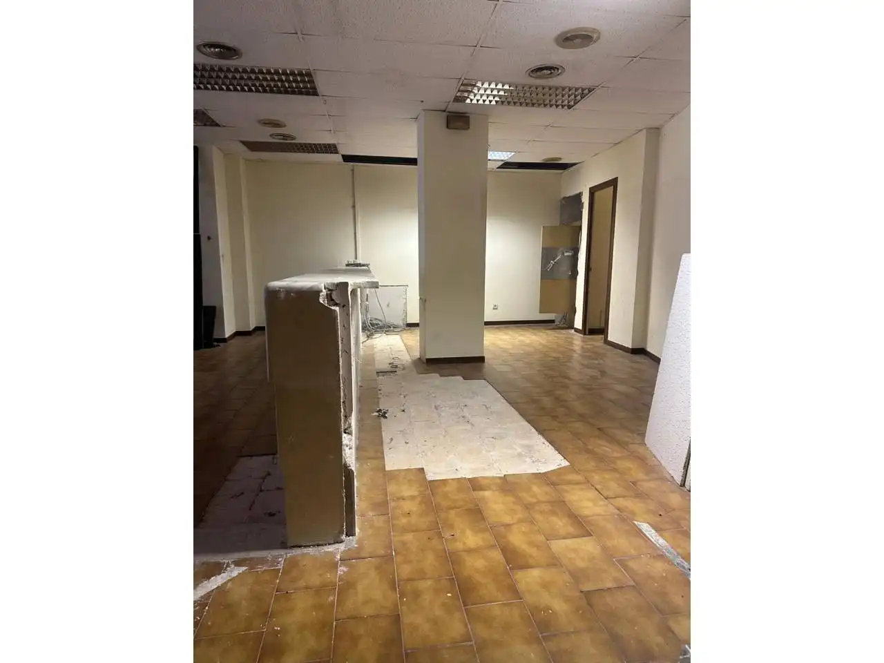 Local comercial de lloguer a Avenida Catalunya, imagen 3