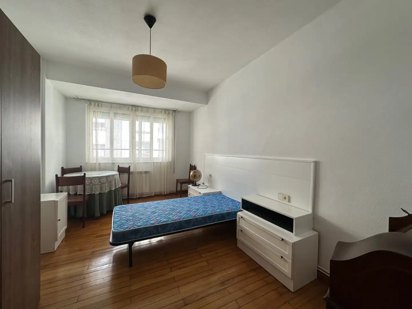 Habitación de Piso de alquiler en Santiago de Compostela  con Calefacción, Parquet y Amueblado