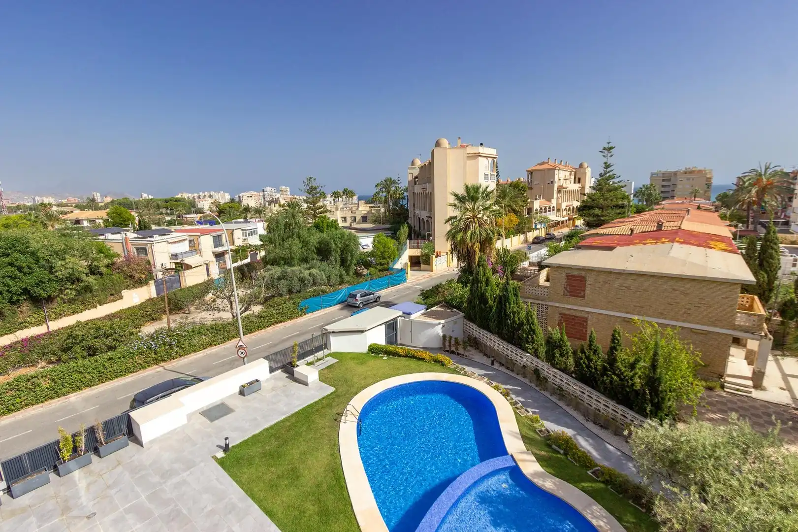 Swimming pool of Apartments for rent in El Campello