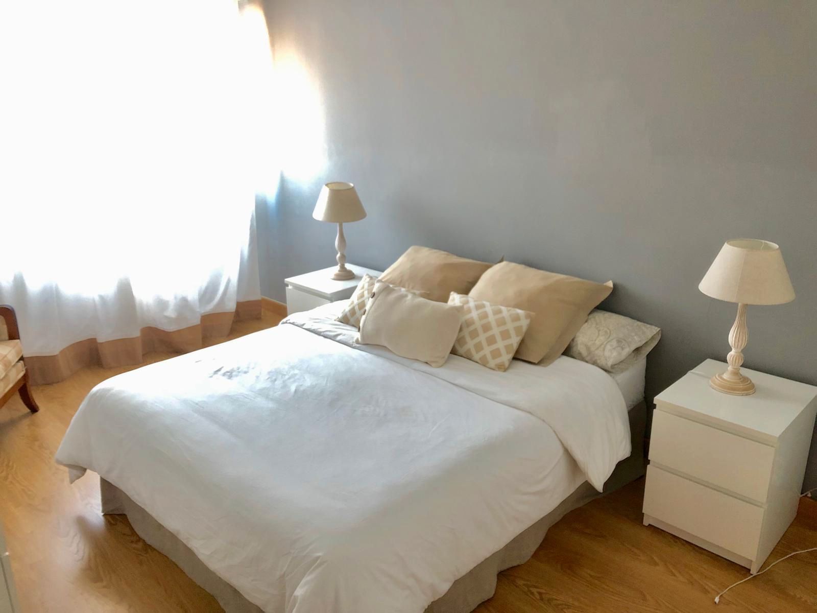 Habitación de Piso de alquiler en  Zaragoza Capital con Calefacción, Parquet y Amueblado