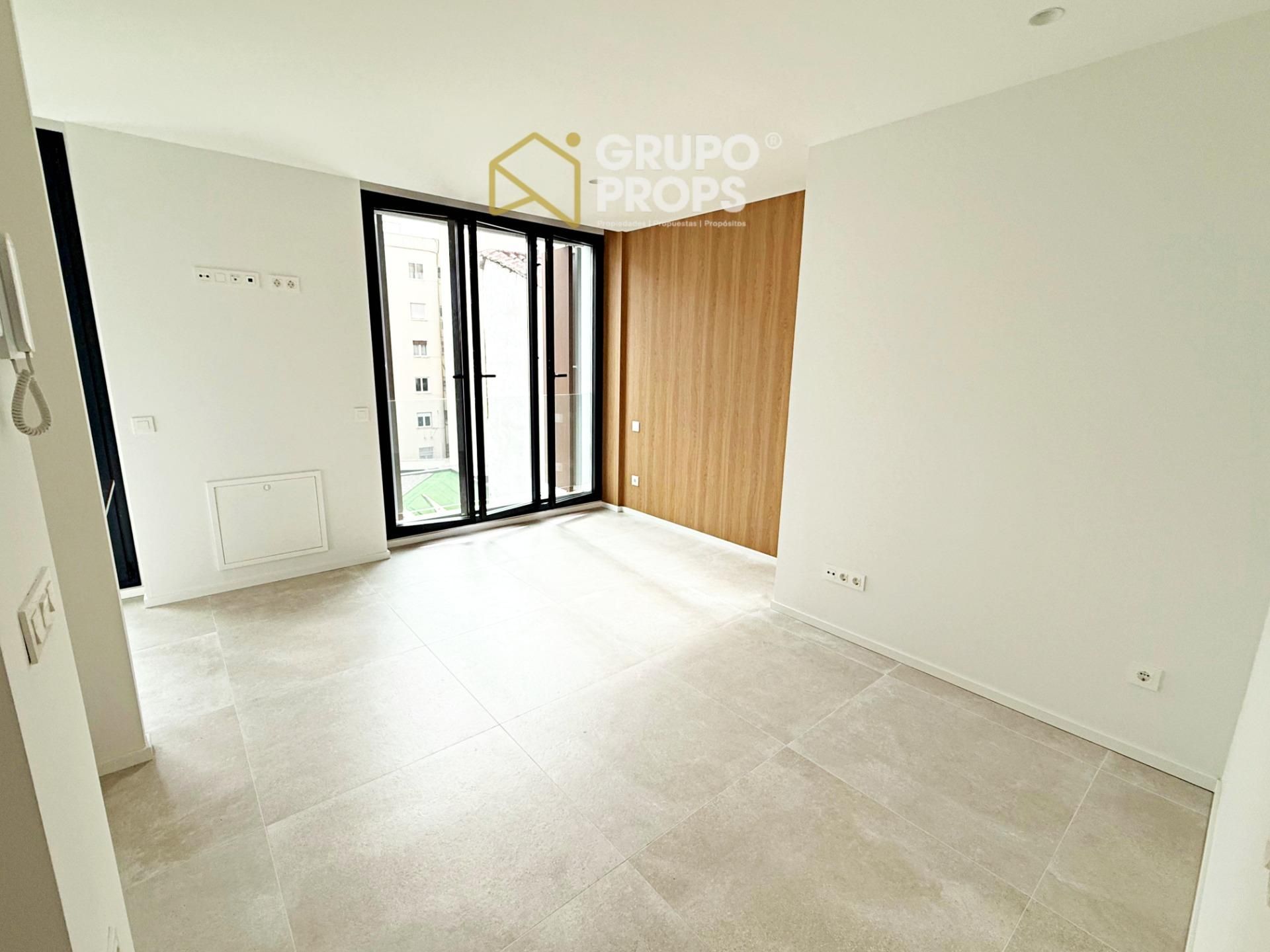 Apartament de lloguer en  Madrid Capital amb Jardí privat, Traster i Piscina comunitària