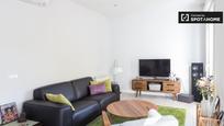 Living room of Flat to rent in  Madrid Capital  with Air Conditioner, Heating and Furnished