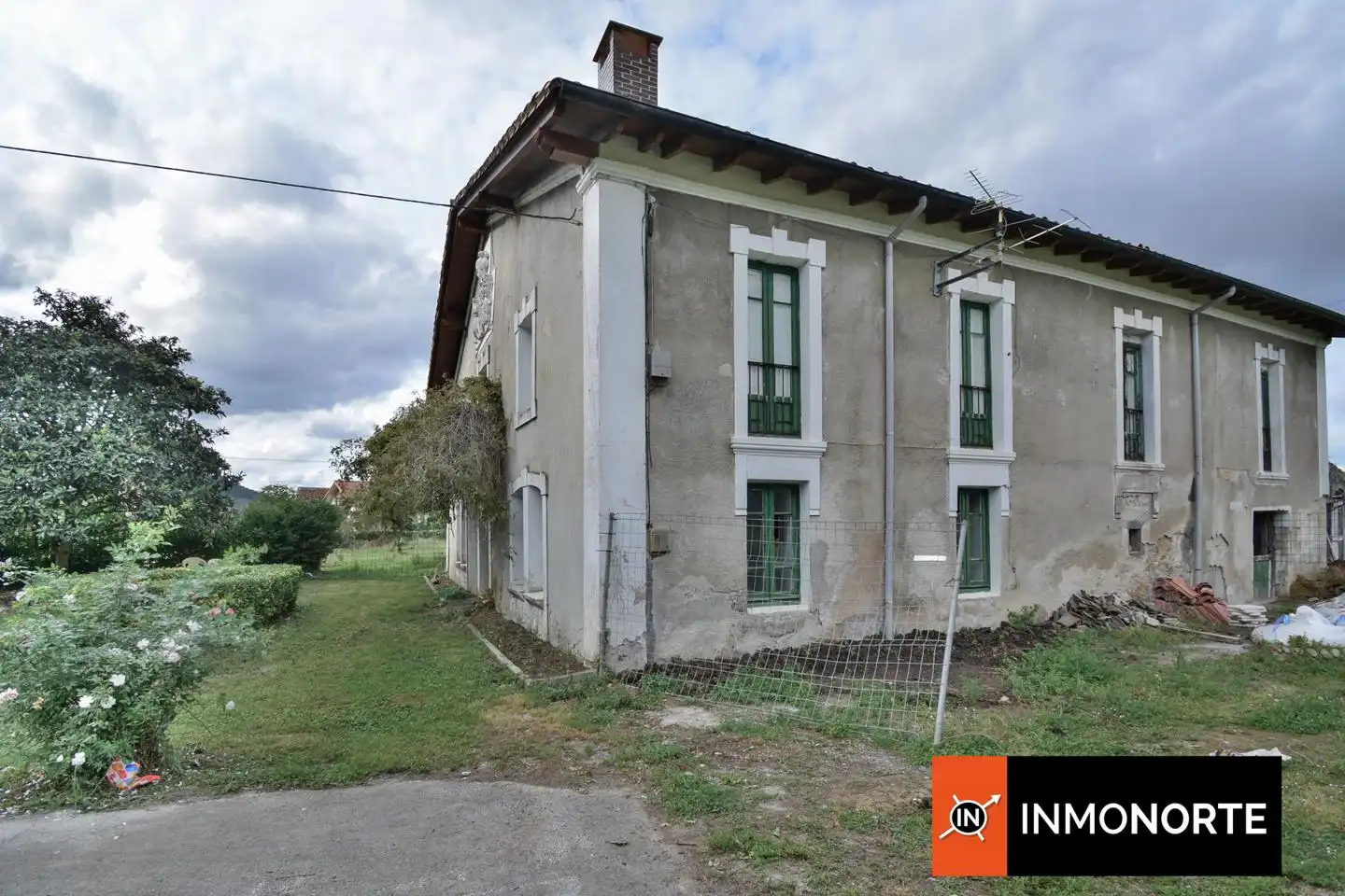 Vista exterior de Casa o chalet en venta en Bárcena de Cicero con Jardín privado