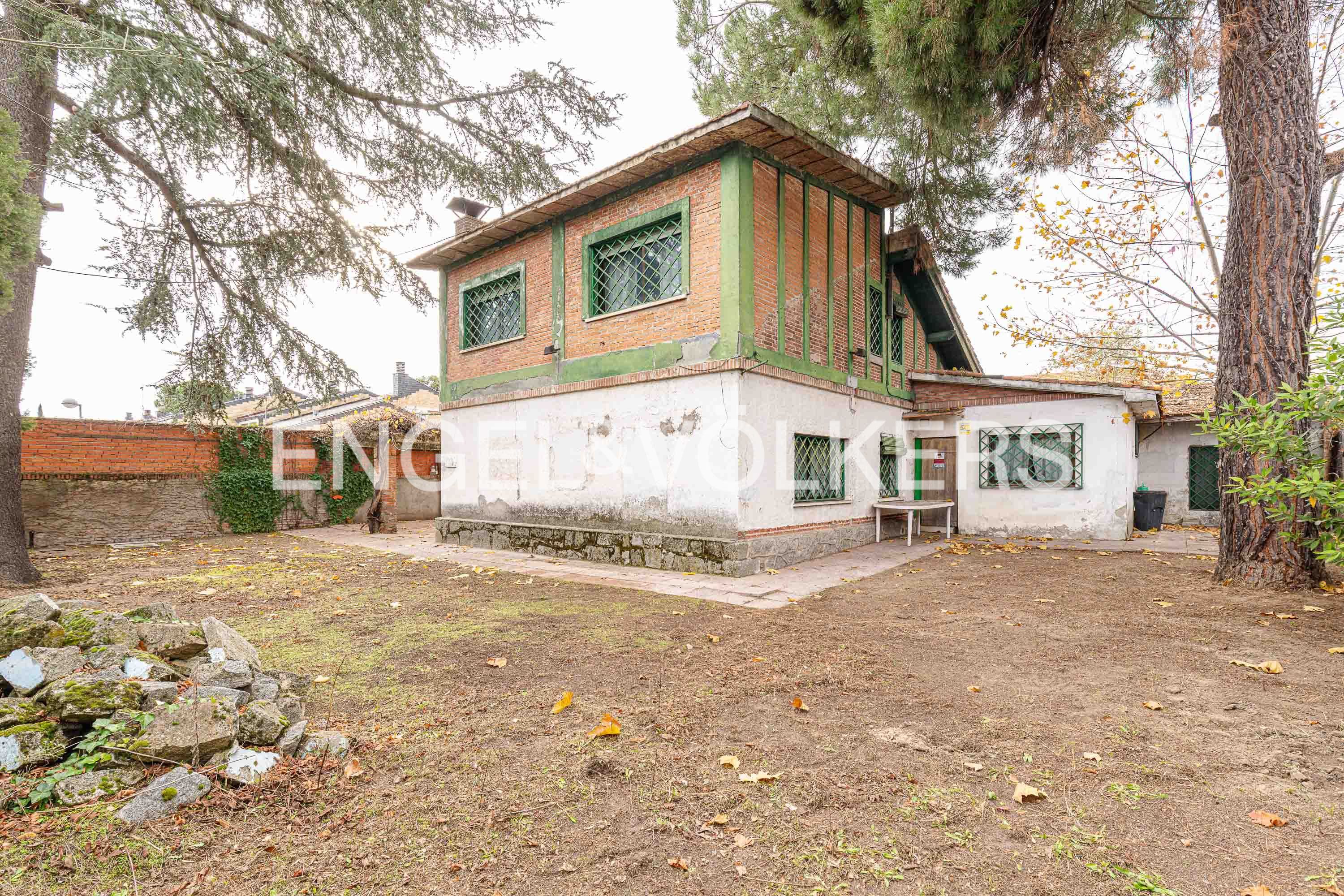 Exterior view of House or chalet for sale in  Madrid Capital  with Heating and Private garden