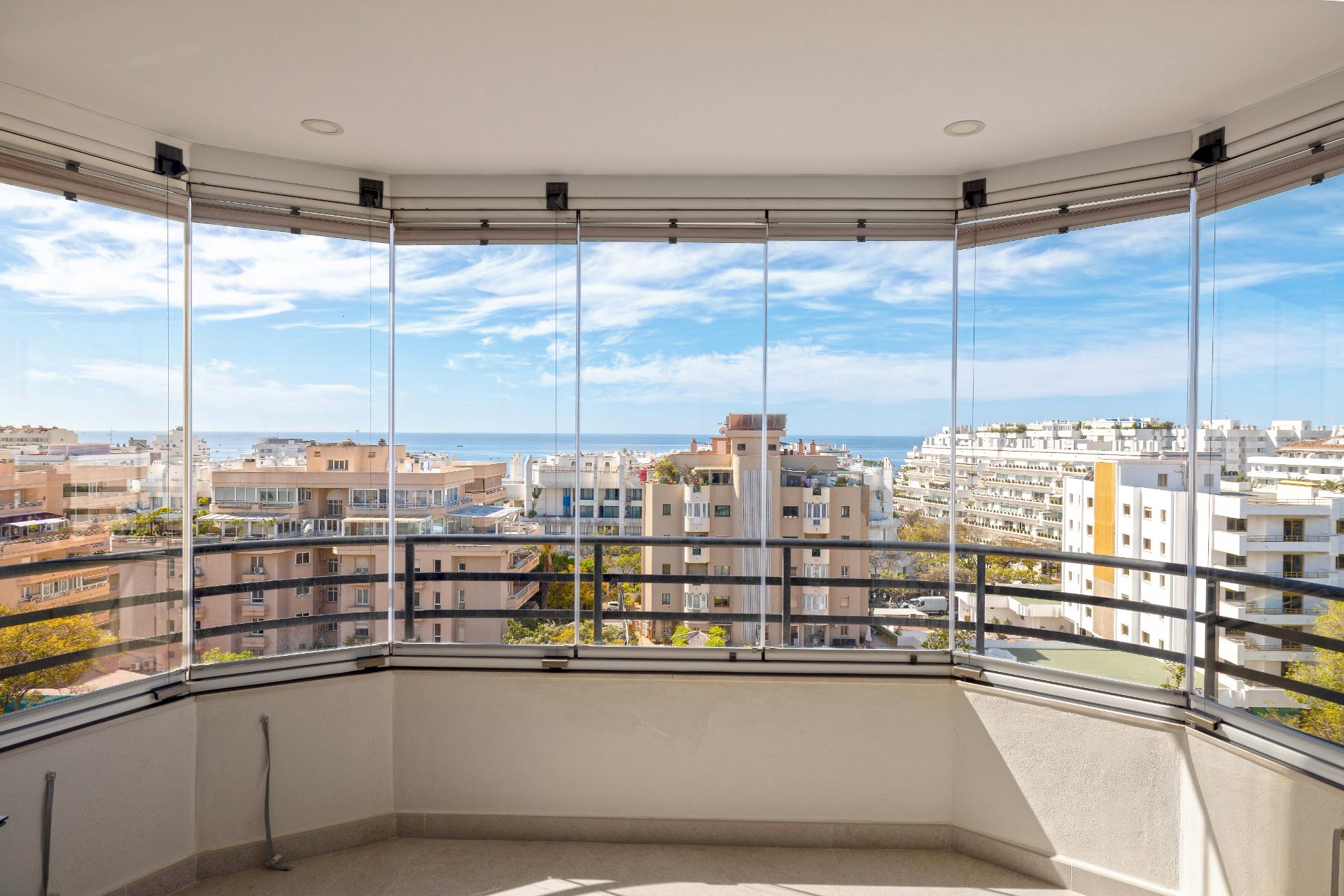 Bedroom of Flat for sale in Marbella  with Air Conditioner, Heating and Terrace
