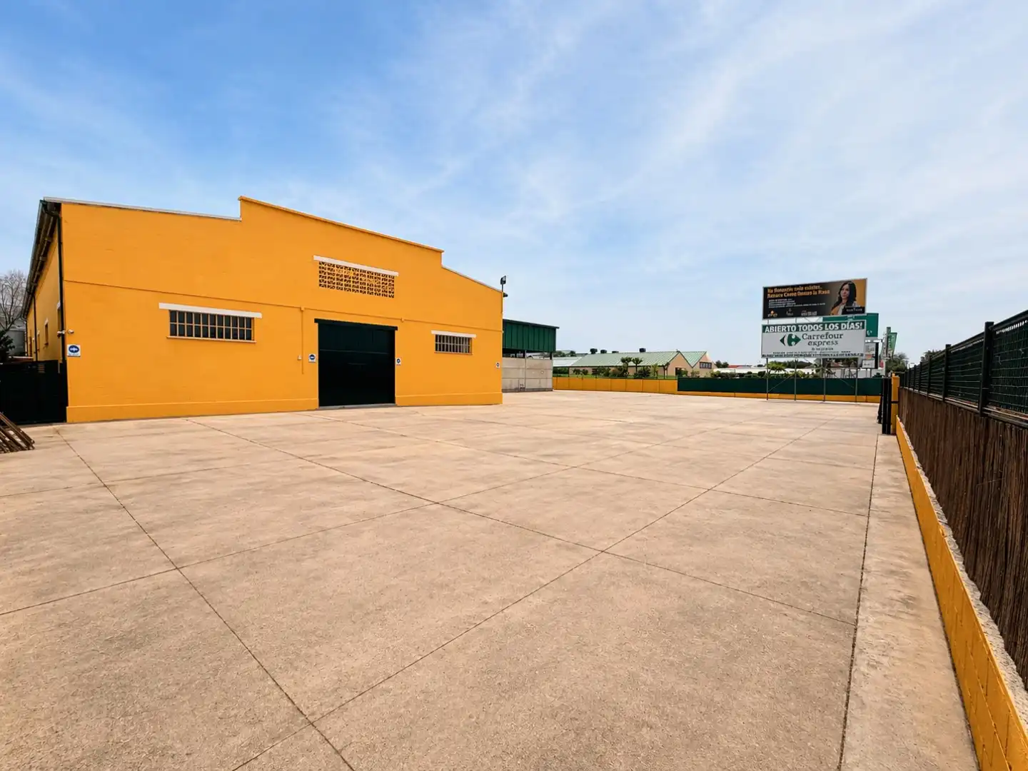 Vista exterior de Garaje de alquiler en Aranjuez con Alarma