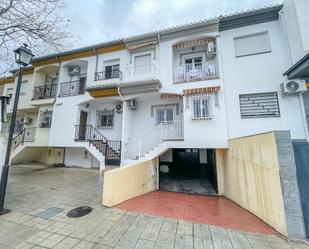 Vista exterior de Casa adosada en venda en Jun amb Aire condicionat, Calefacció i Balcó