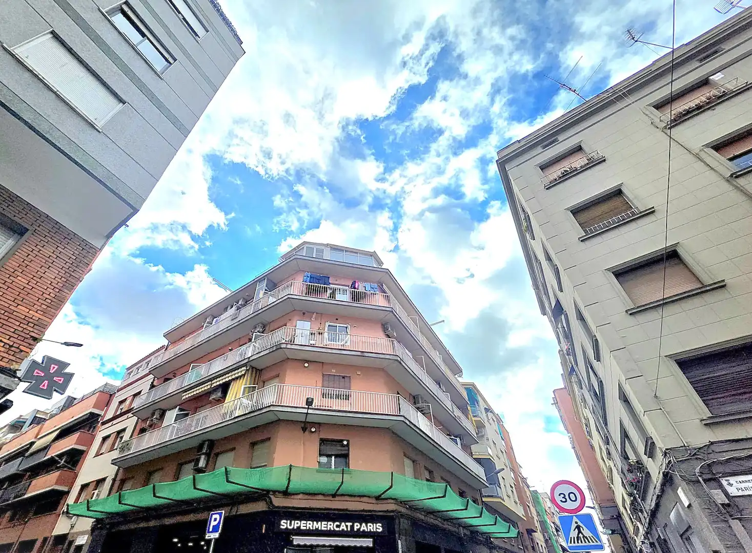 Außenansicht von Loft zum Verkauf in L'Hospitalet de Llobregat mit Klimaanlage, Terrasse und Abstellraum