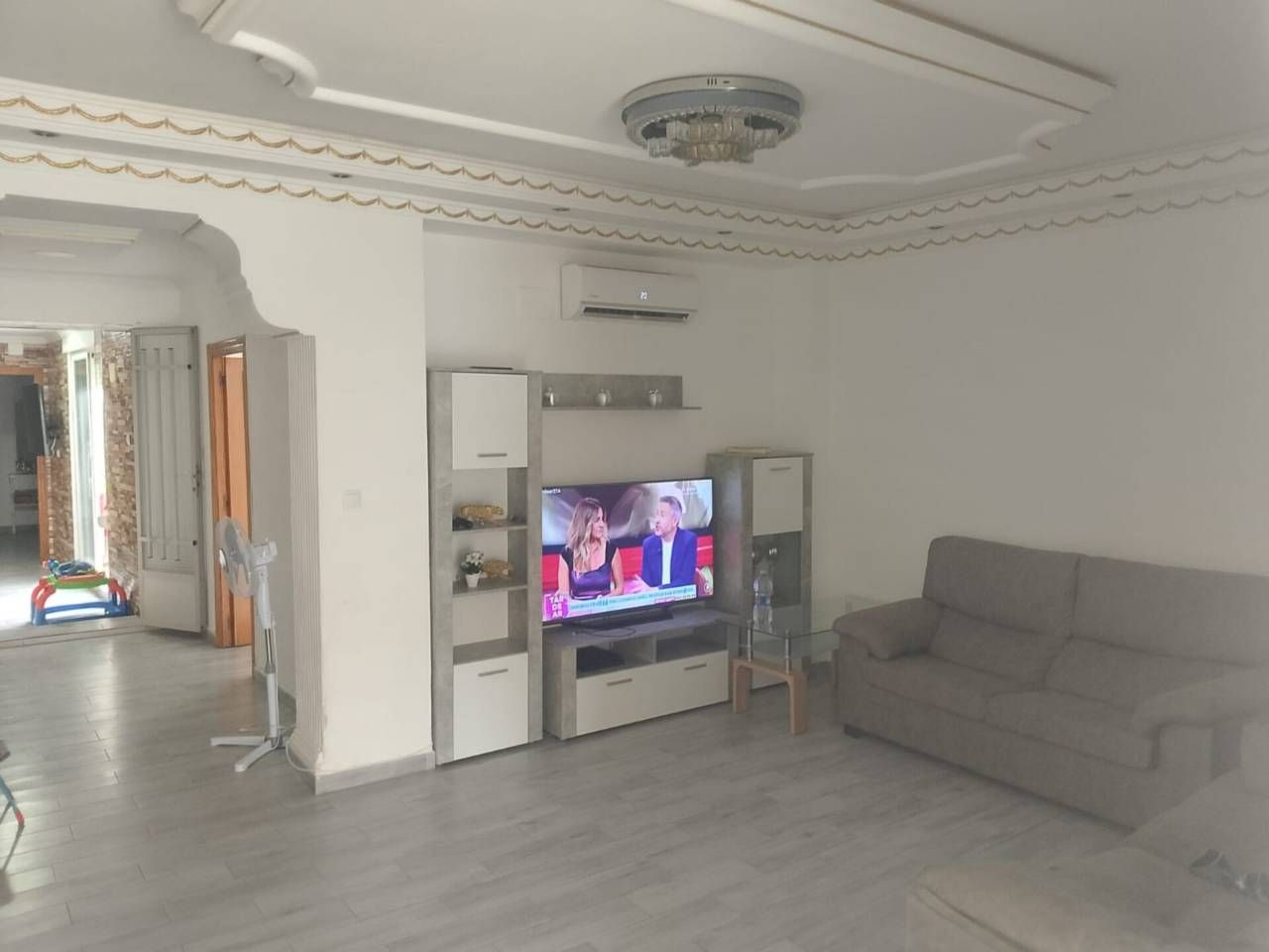 Sala d'estar de Casa adosada en venda en Gandia amb Aire condicionat, Terrassa i Moblat