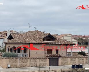 Exterior view of House or chalet for sale in Valmojado  with Heating, Terrace and Storage room