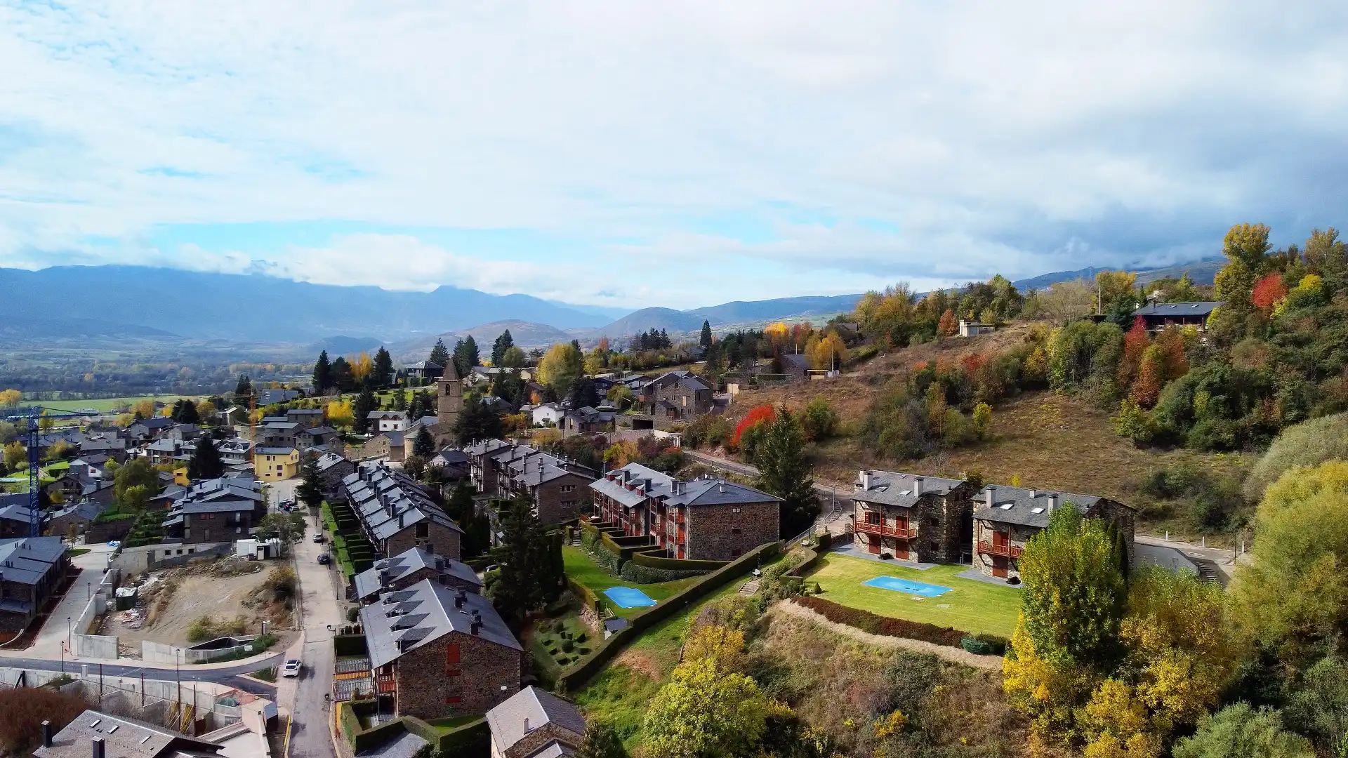 Vista exterior de Finca rústica en venda en Bolvir amb Calefacció, Jardí privat i Parquet