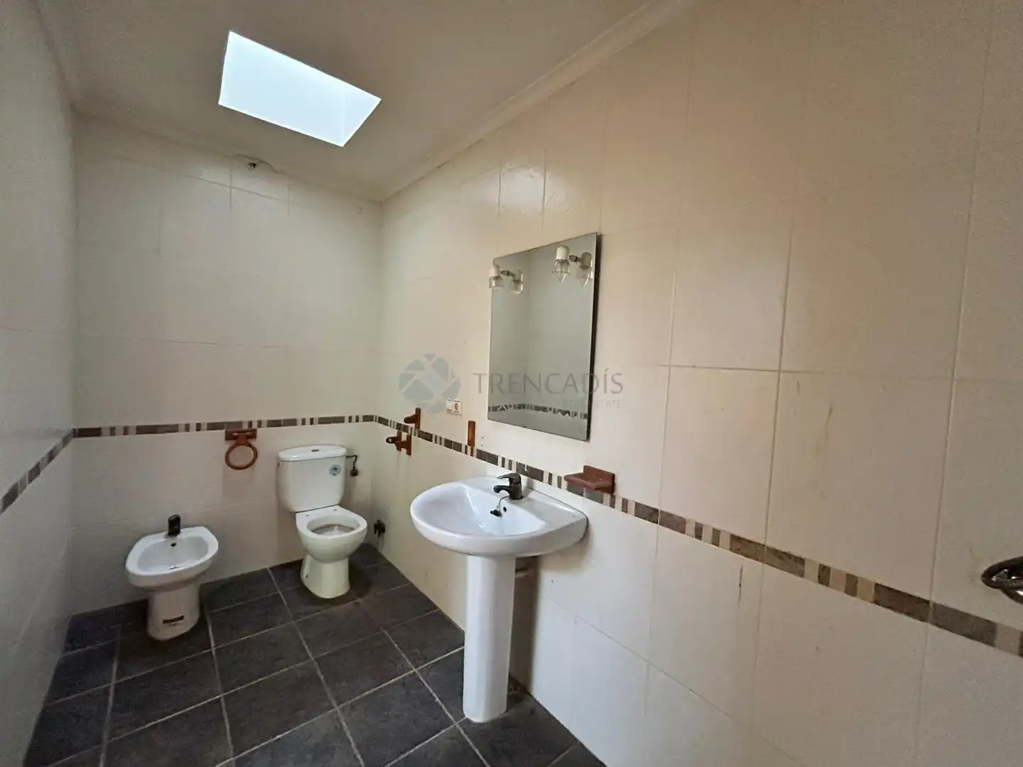 Badezimmer von Einfamilien-Reihenhaus zum Verkauf in Alberic