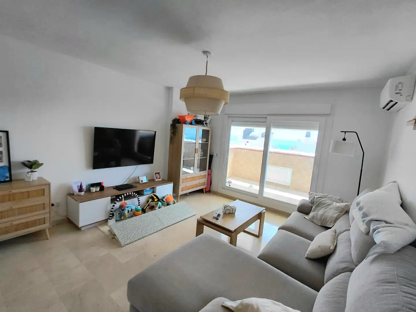 Sala de estar de Ático en venta en Benalmádena con Aire acondicionado, Terraza y Horno