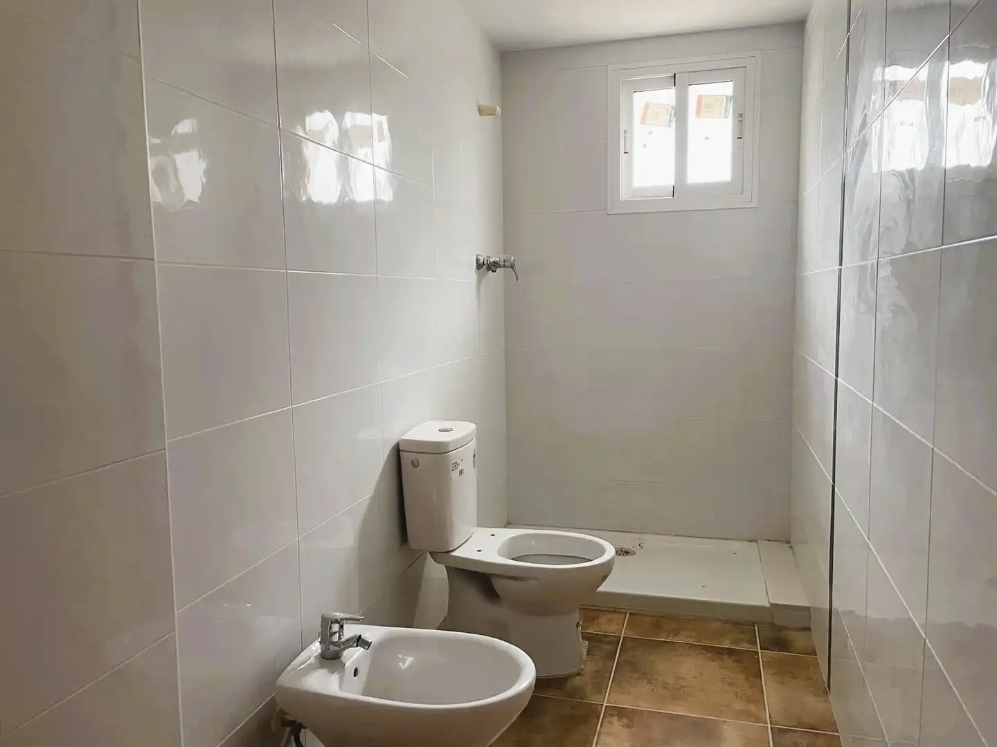 Badezimmer von Einfamilien-Reihenhaus zum Verkauf in Sueras / Suera mit Terrasse
