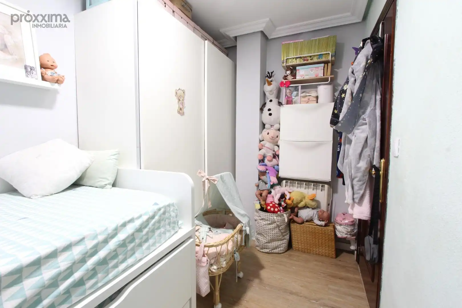 Bedroom of Flat for sale in Sevilla  with Air Conditioner and Balcony
