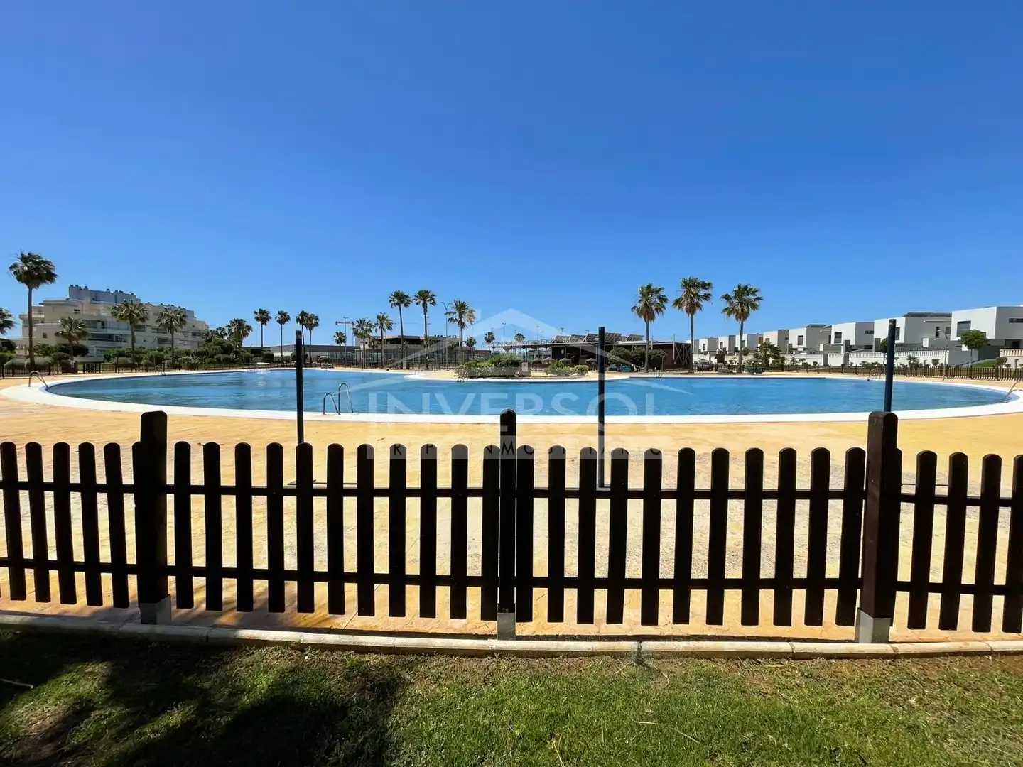 Piscina de Casa adosada en venda en El Ejido amb Jardí privat, Terrassa i Piscina comunitària