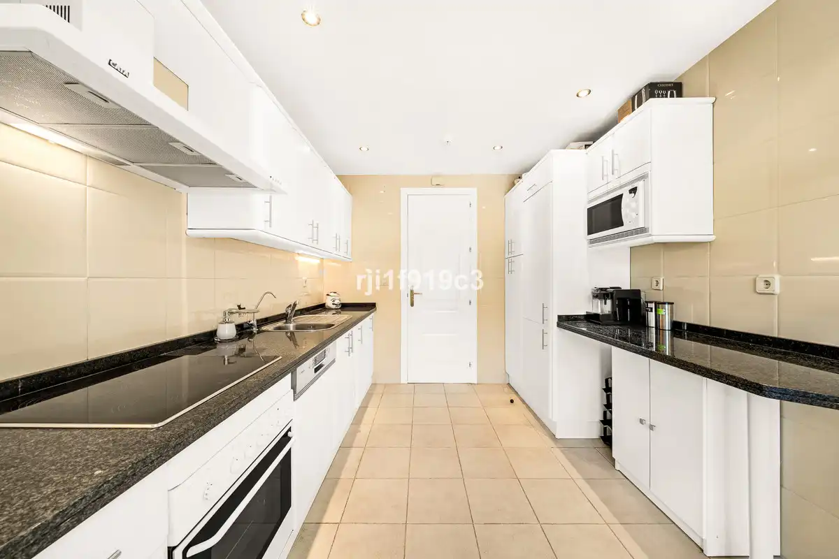 Piso con ascensor en venta en Elviria - Cabopino, imagen 15