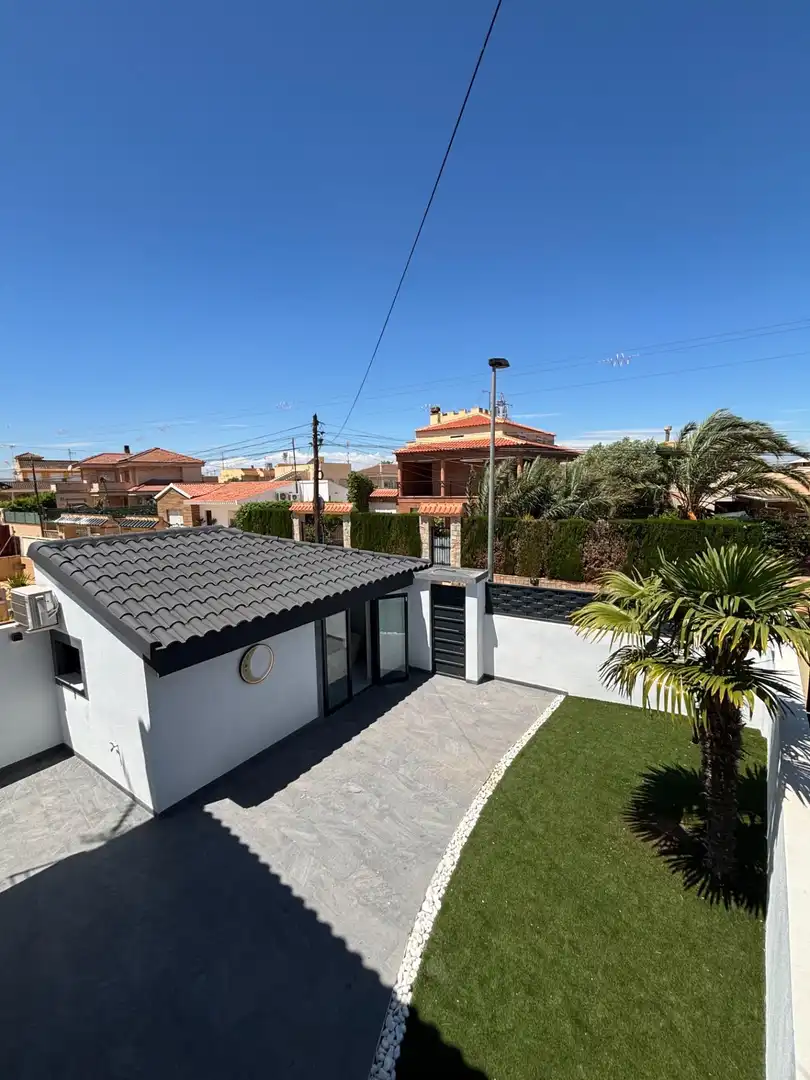 Vista exterior de Casa o chalet en venta en Cartagena con Aire acondicionado, Terraza y Piscina