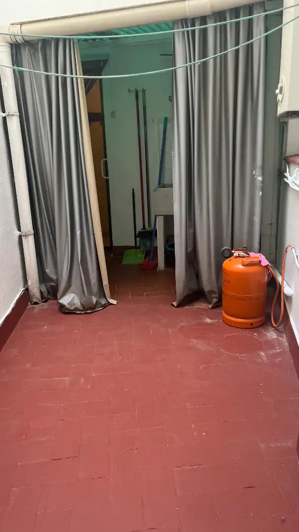 Wohnung zum Verkauf in Valencia mit Klimaanlage, Terrasse und Möbliert