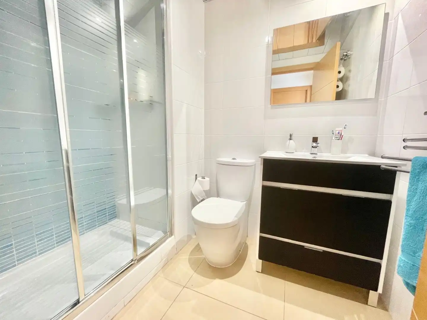 Baño de Apartamento de alquiler en Pilar de la Horadada con Piscina, Amueblado y Lavadora