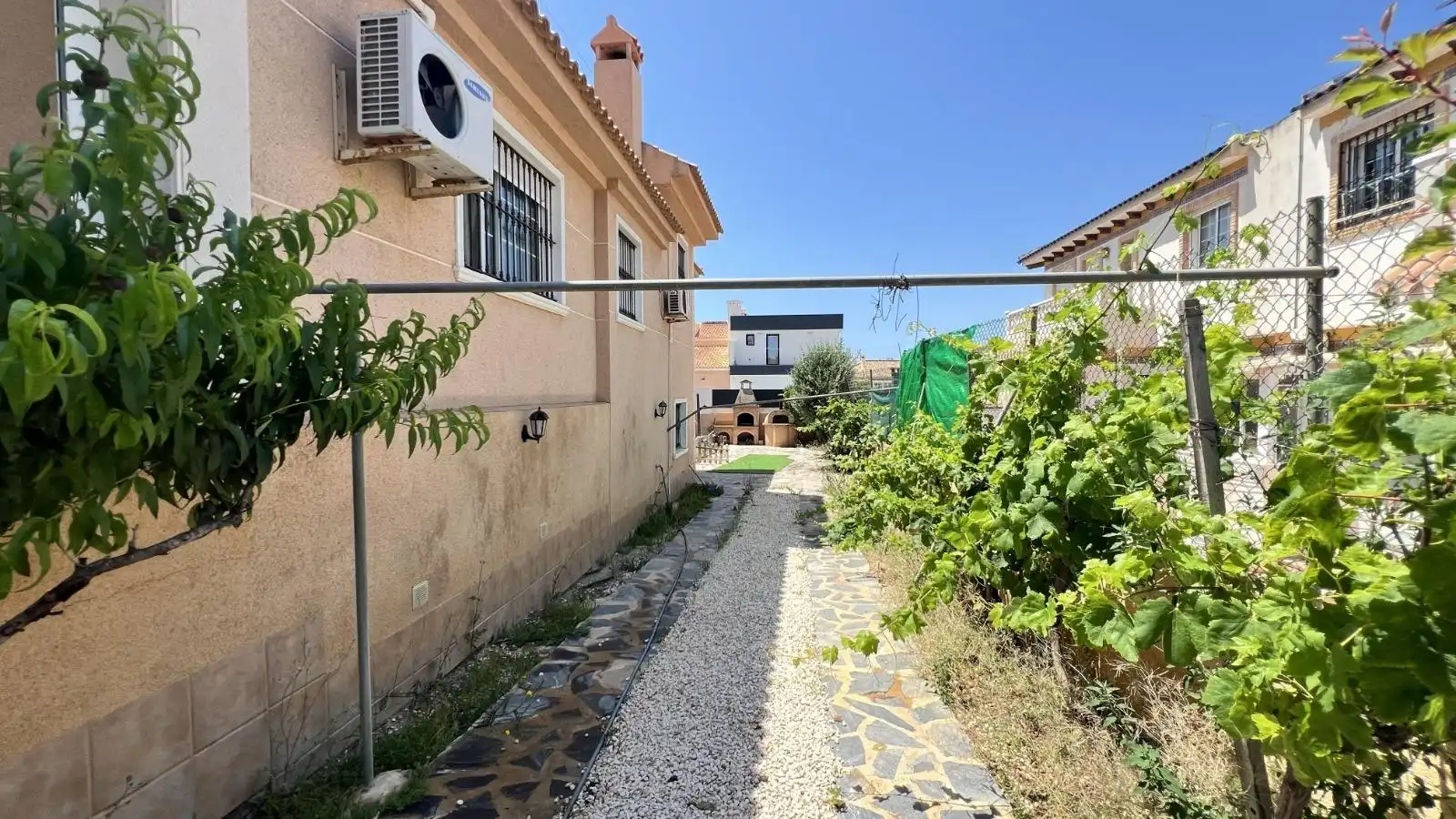 Vista exterior de Casa adosada en venta en Torrevieja con Aire acondicionado, Jardín privado y Terraza