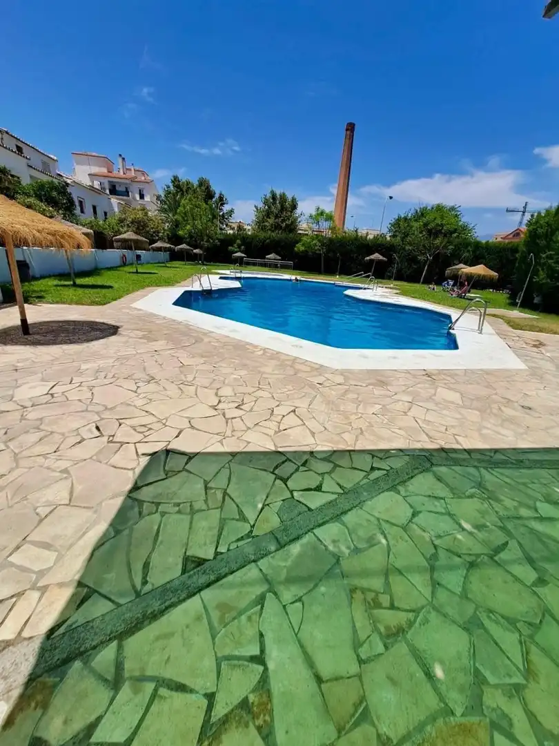 Piscina de Apartament de lloguer en Vélez-Málaga amb Piscina comunitària