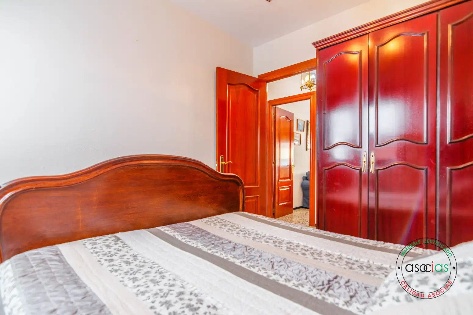 Dormitori de Pis en venda en Oviedo  amb Calefacció, Parquet i Moblat