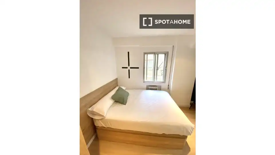 Bedroom of Flat for rent in Madrid  with Air Conditioner, Heating and Furnished