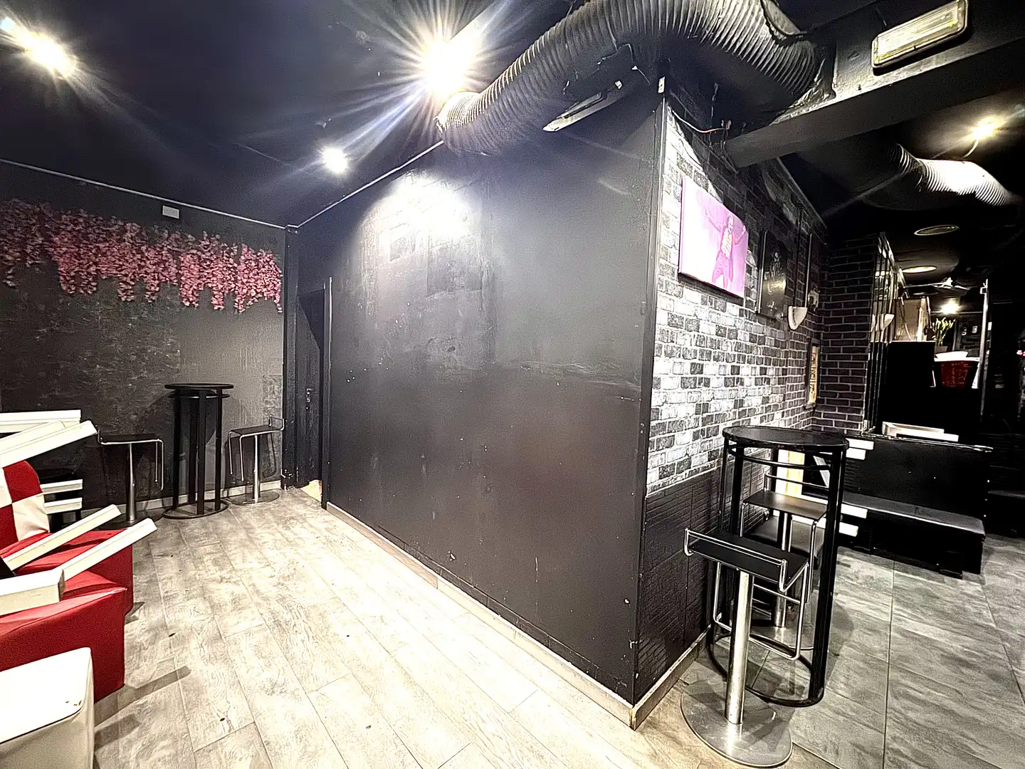 Commercial properties for sale in Madrid  with Air Conditioner, Furnished and Alarm