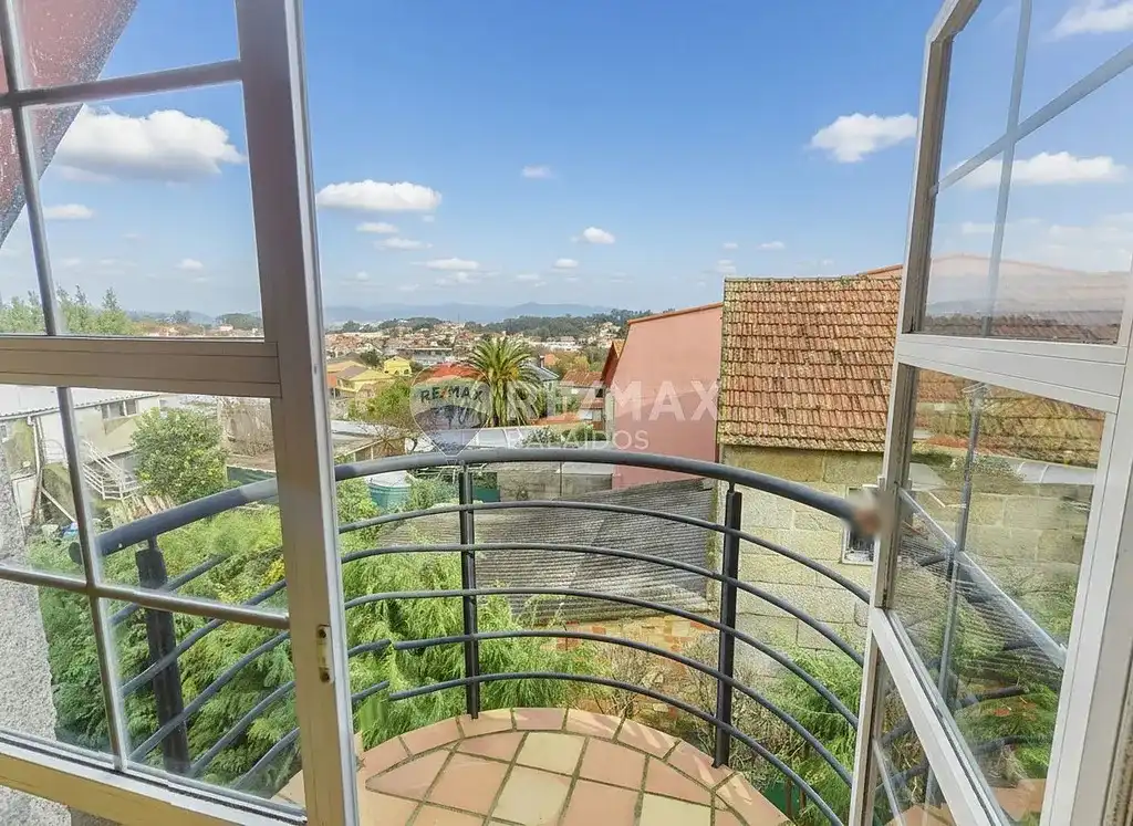 Terraza de Casa o chalet en venta en Vigo  con Calefacción, Jardín privado y Parquet