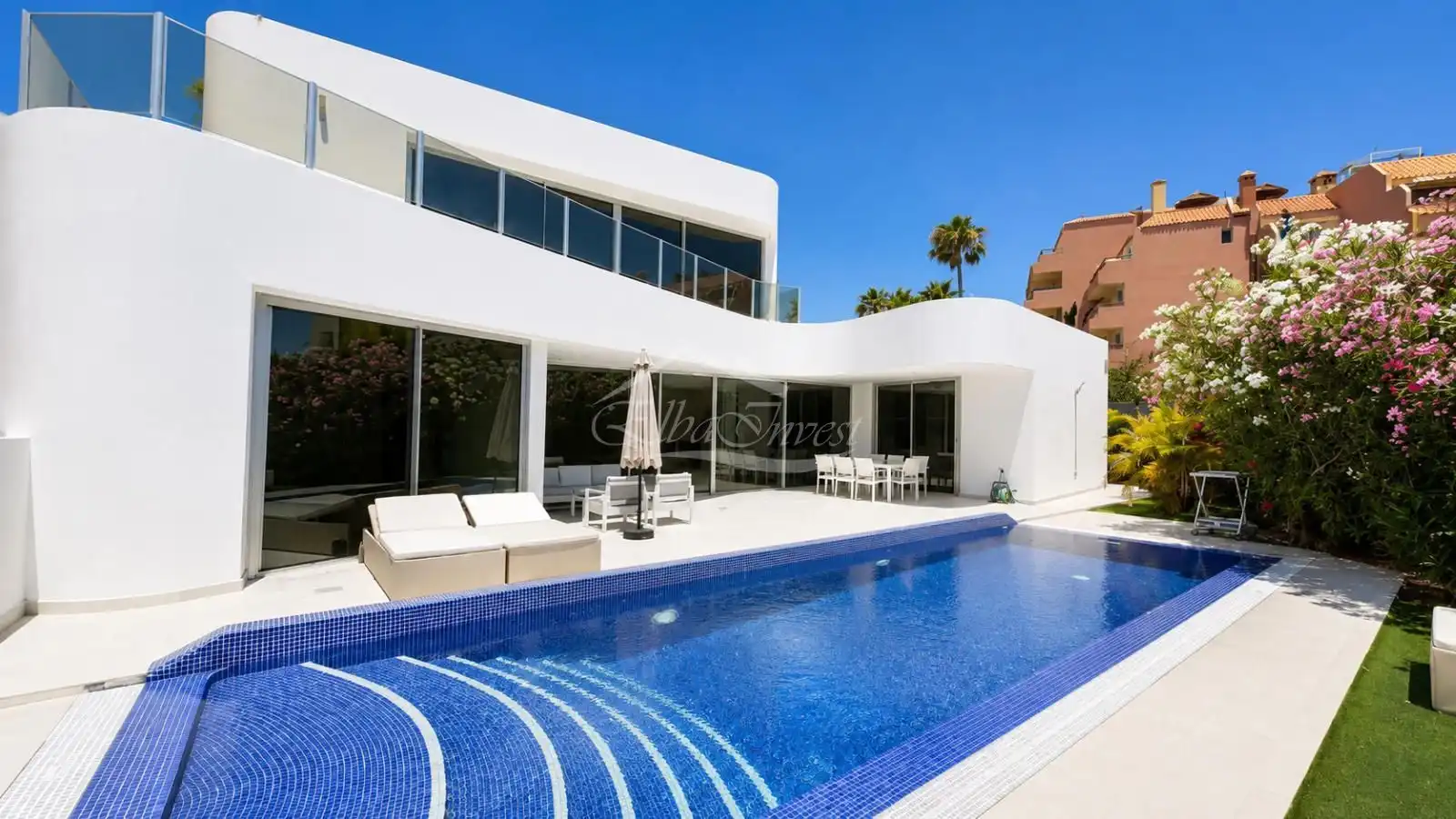 Chalet con piscina en venta en Las Bajas