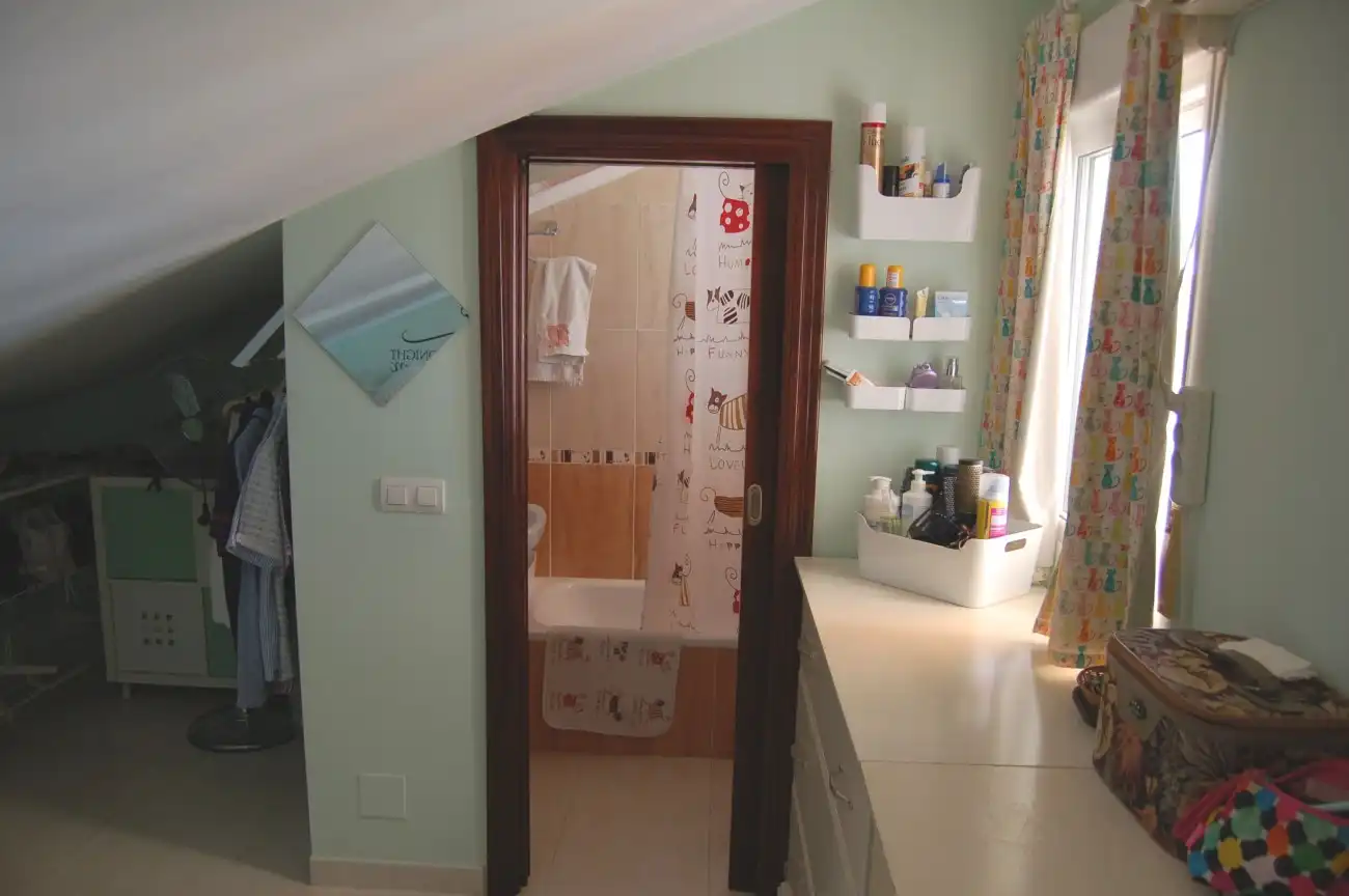 Badezimmer von Einfamilien-Reihenhaus zum Verkauf in Nerja mit Klimaanlage, Heizung und Terrasse