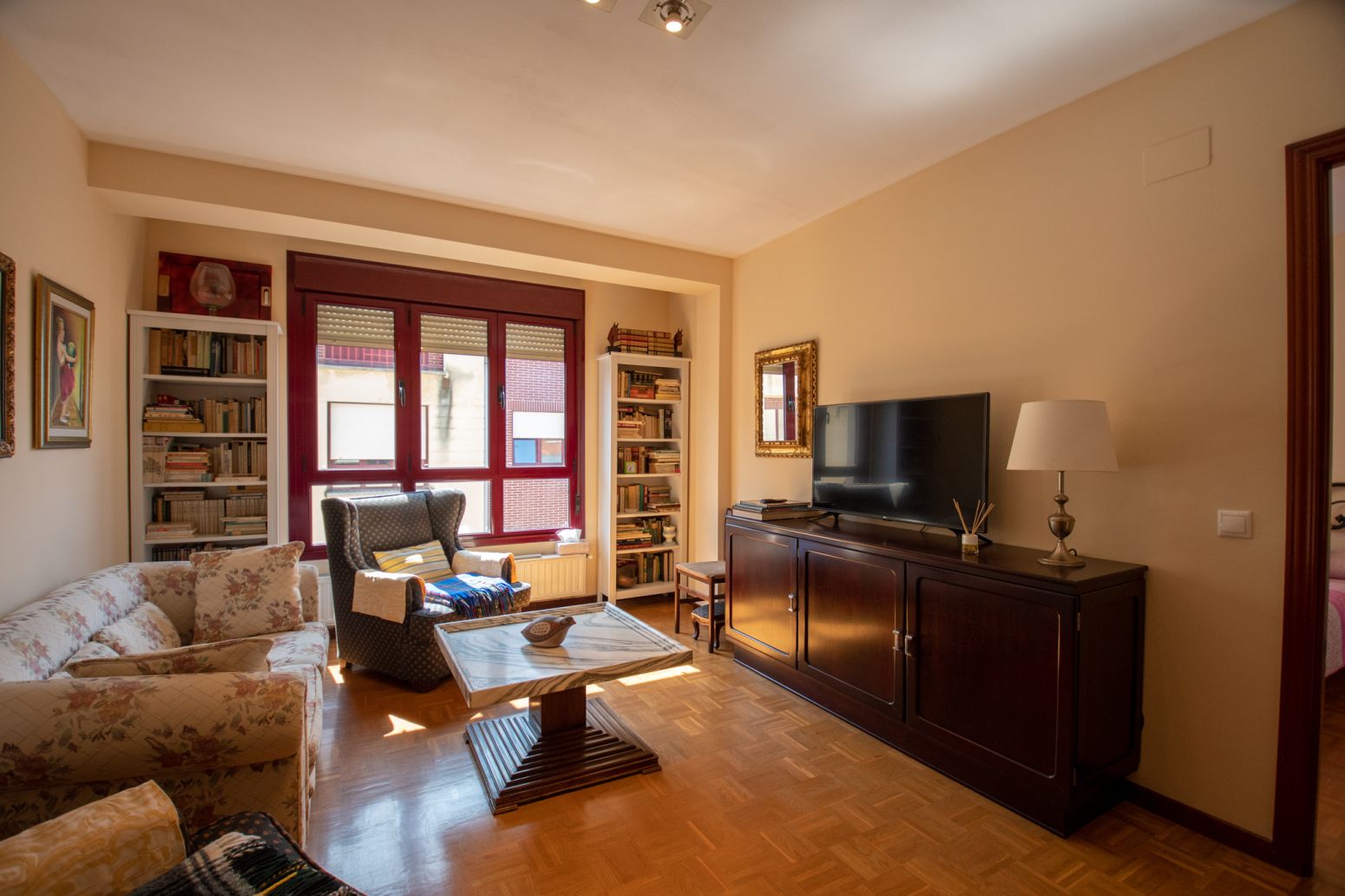 Living room of Flat for sale in Villaviciosa  with Heating, Parquet flooring and Terrace