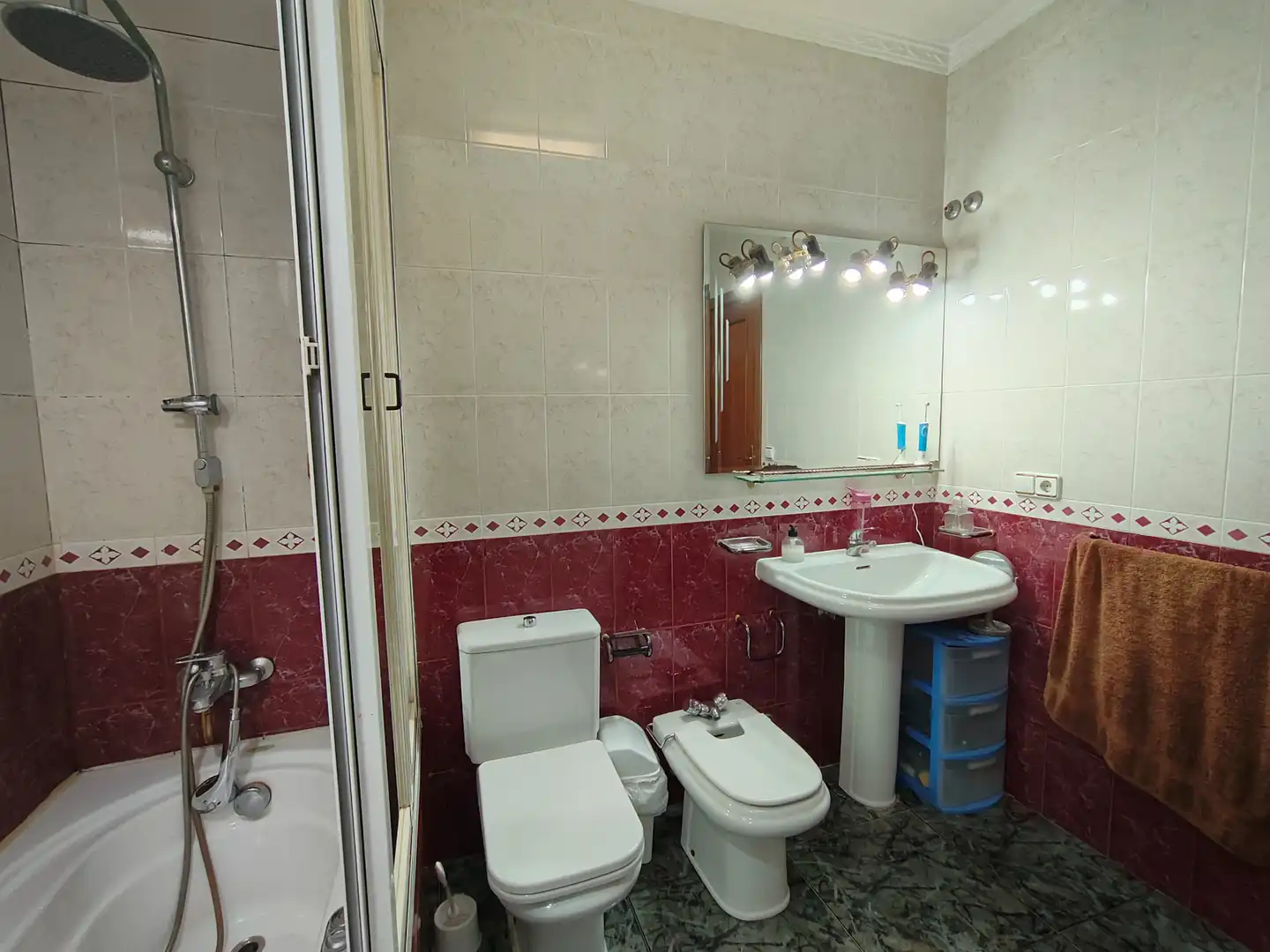 Badezimmer von Einfamilien-Reihenhaus zum Verkauf in Priego de Córdoba mit Klimaanlage, Heizung und Terrasse