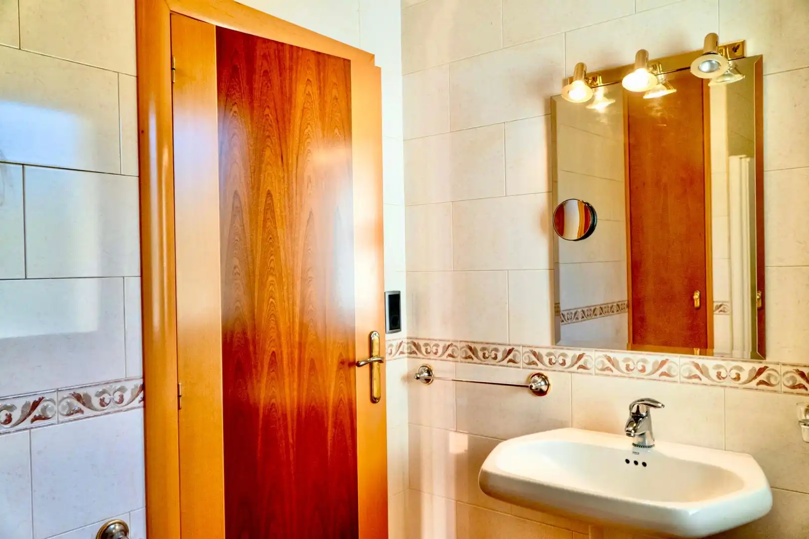 Bathroom of Houses for sale in Cocentaina  with Heating, Private garden and Parquet flooring