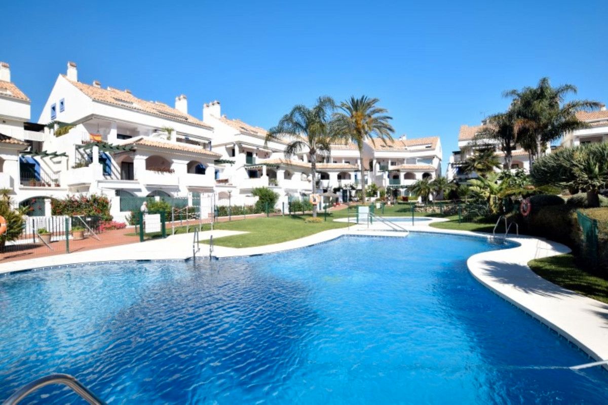 Exterior view of Flat for sale in Marbella  with Air Conditioner, Terrace and Storage room