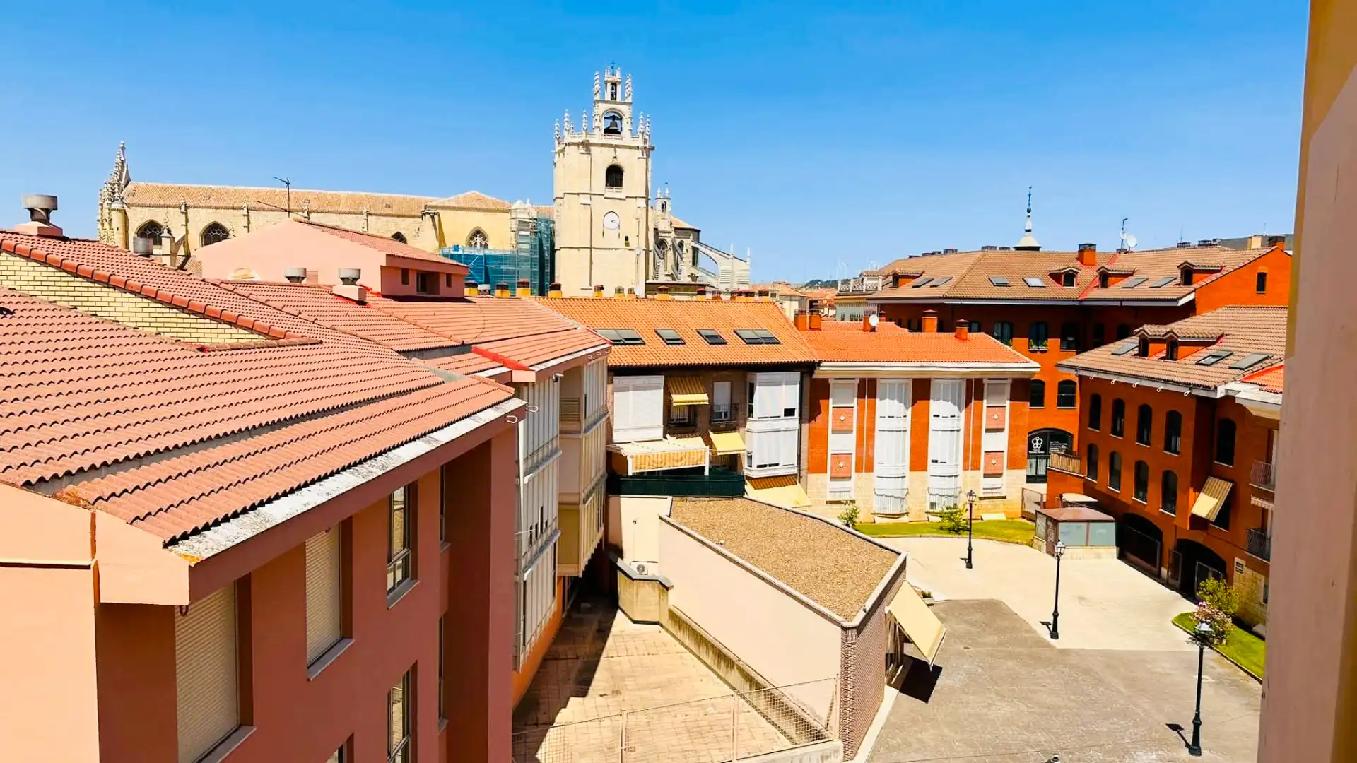 Vista exterior de Pis en venda en Palencia amb Calefacció, Parquet i Traster