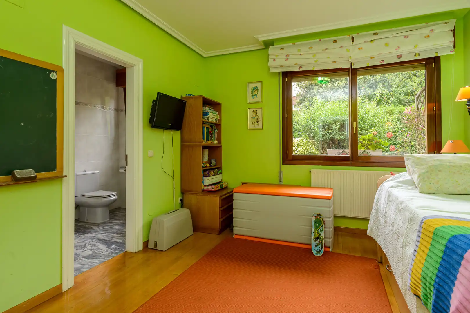 Habitación de Casa o chalet en venta en Oviedo  con Calefacción, Jardín privado y Parquet