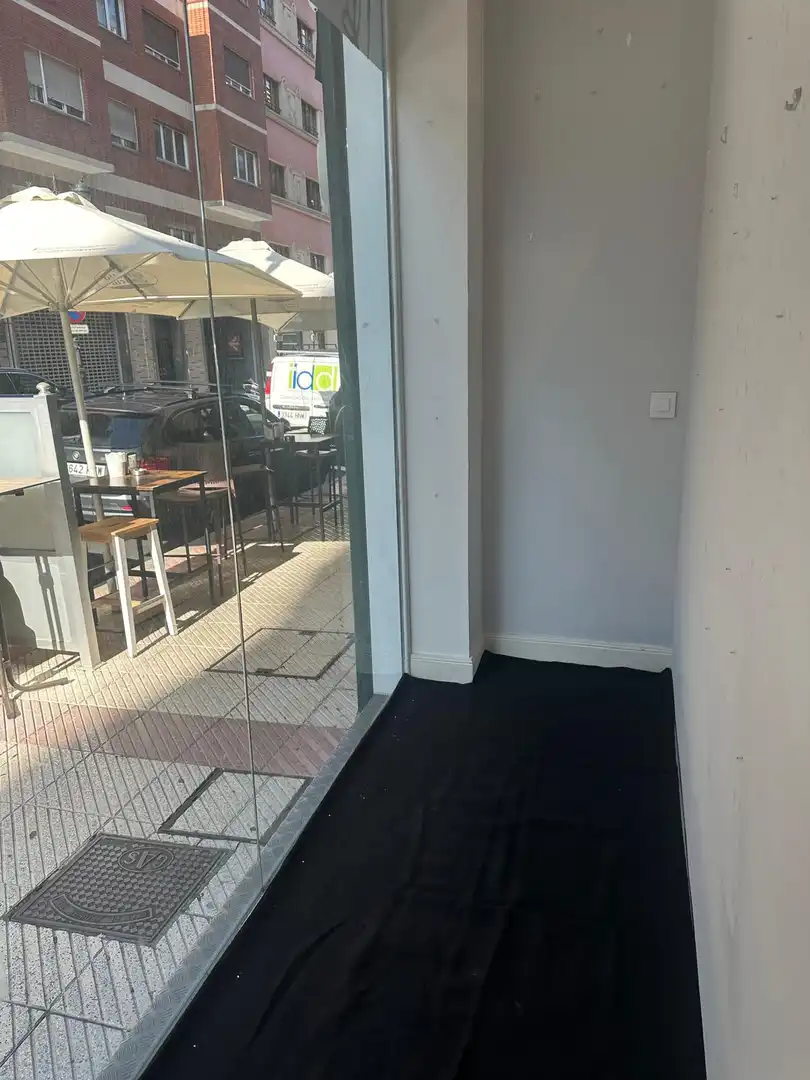 Local comercial de lloguer a Calle Marqués de Teverga 5, imagen 4