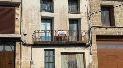 Valdeltormo.- Casa con garaje y patio