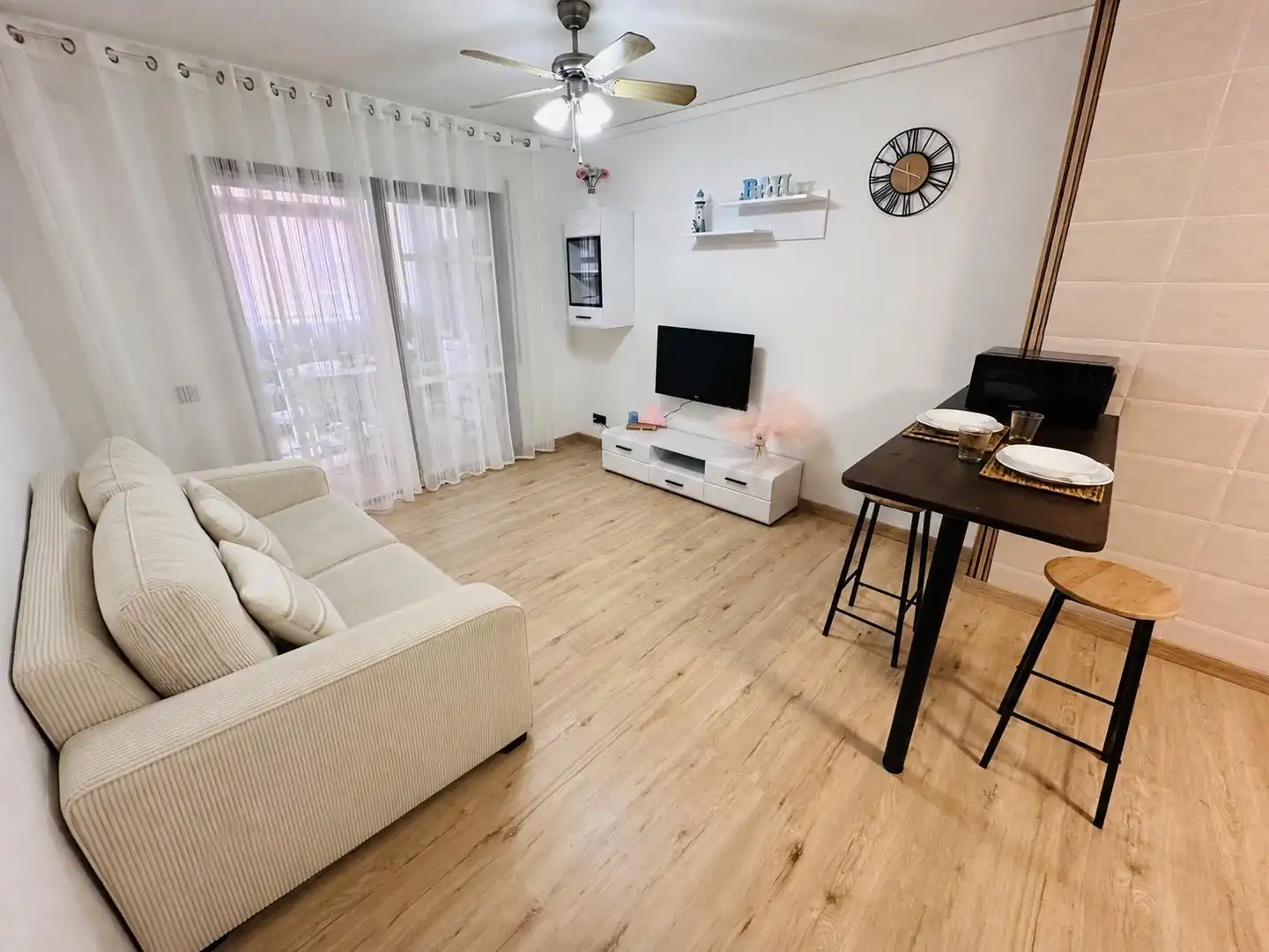 Appartamento con terrazza in vendita a Carrer d'Amadeu Vives, imagen 4