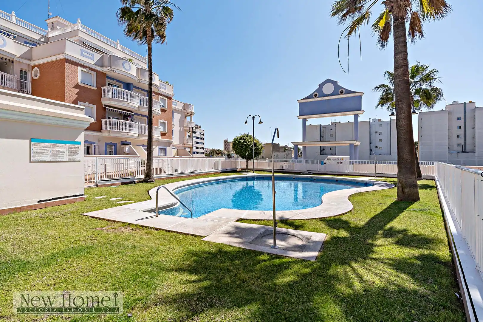 Exterior view of Flat for sale in Roquetas de Mar  with Terrace, Swimming Pool and Furnished