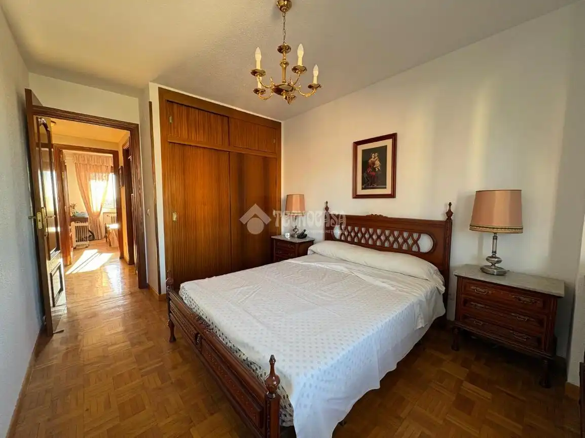 Dormitori de Pis en venda en Madrid amb Parquet i Balcó