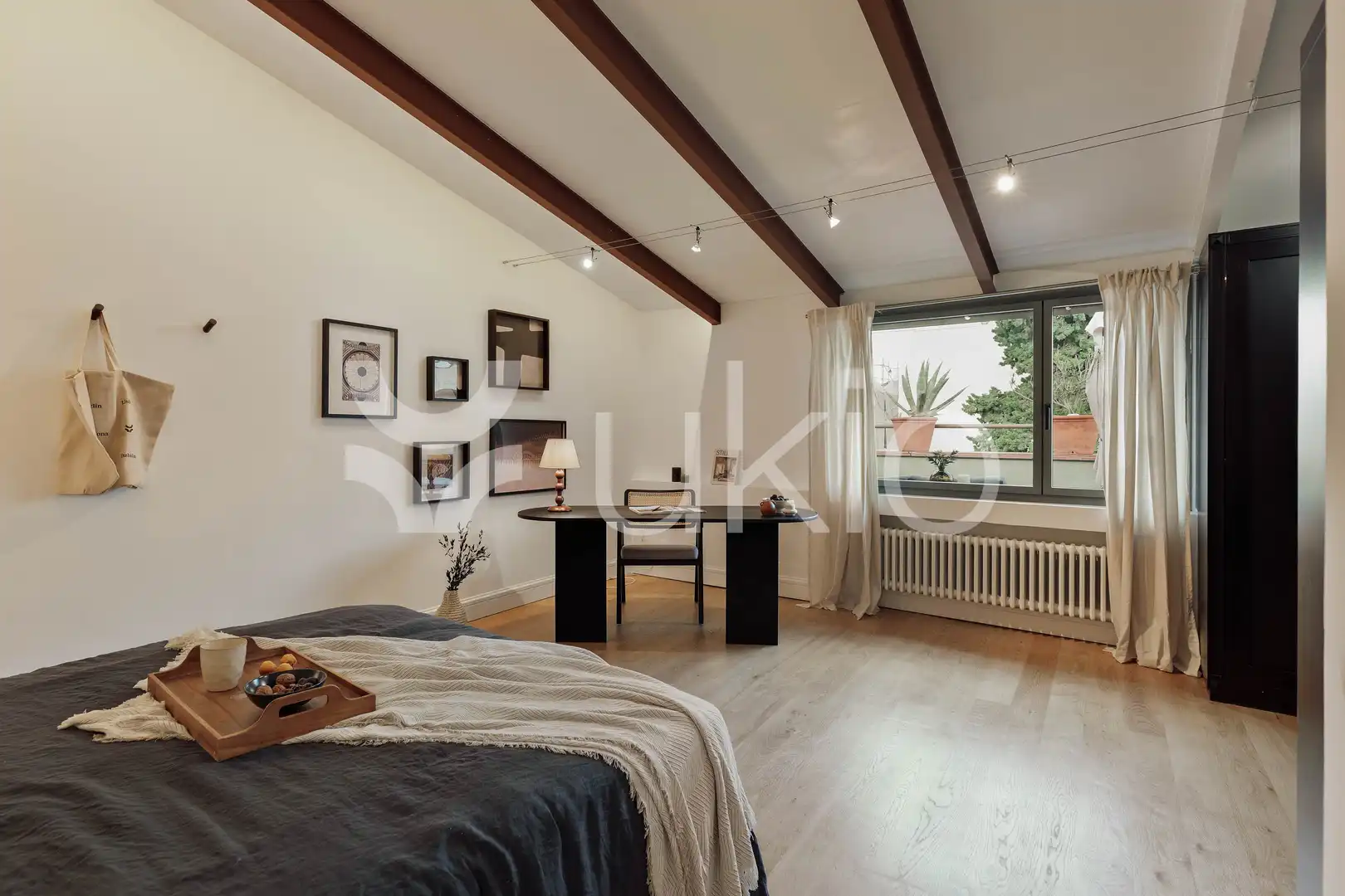 Dormitori de Apartament de lloguer en Barcelona amb Aire condicionat, Calefacció i Moblat