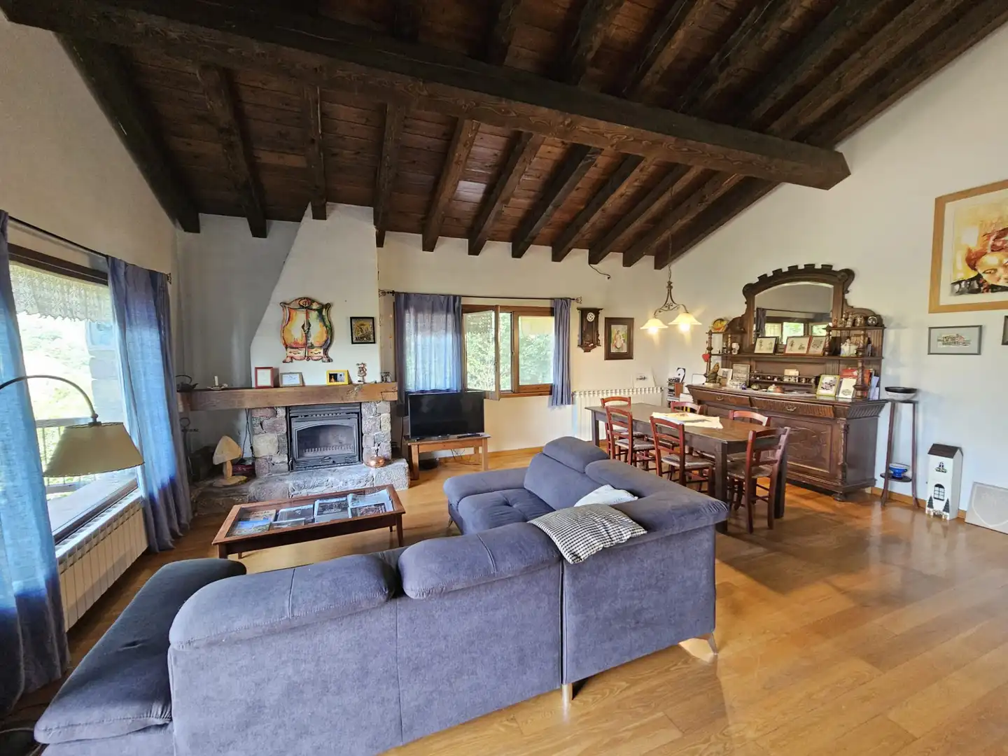 Sala d'estar de Casa o xalet en venda en Camprodon amb Moblat