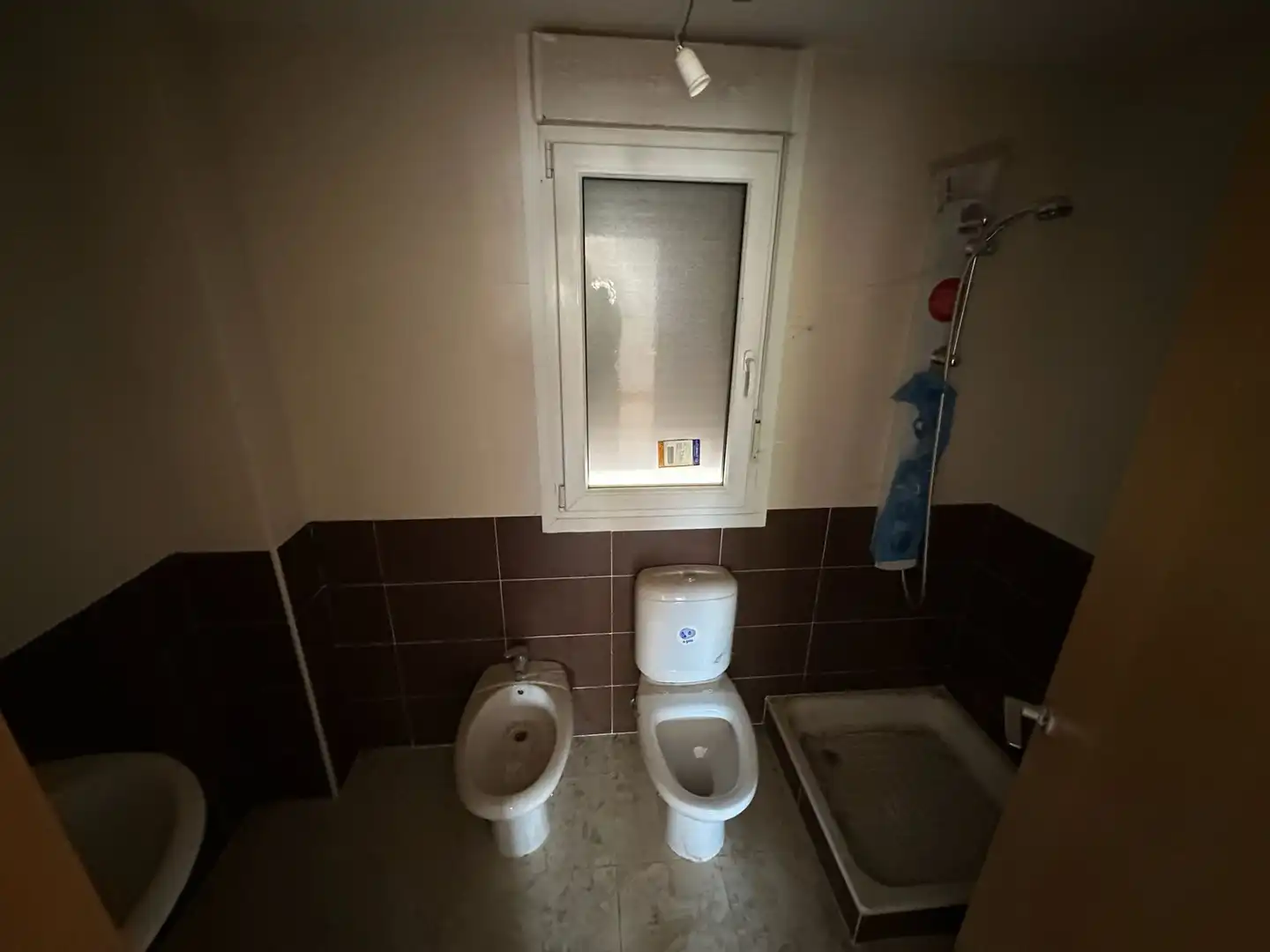 Badezimmer von Einfamilien-Reihenhaus zum Verkauf in Villariezo mit Privatgarten