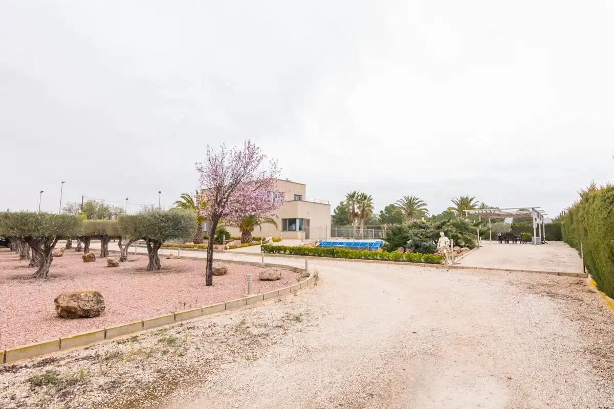 Vista exterior de Casa o xalet en venda en Yecla amb Aire condicionat, Calefacció i Jardí privat